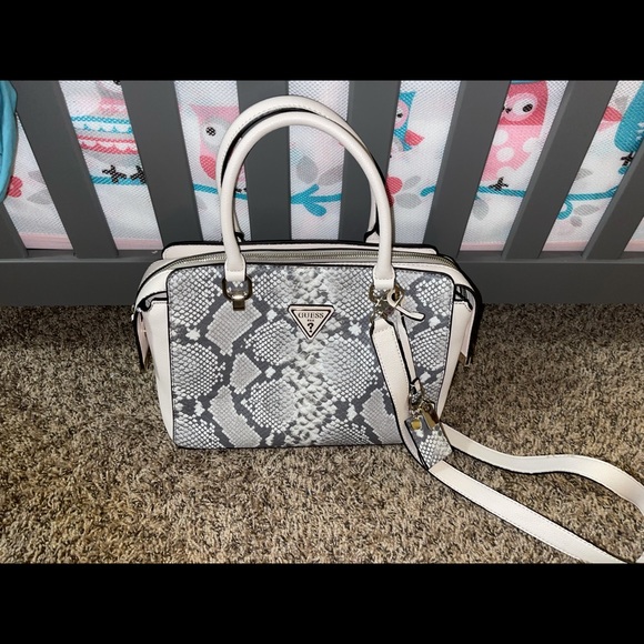 Guess Handbags - Guess purse